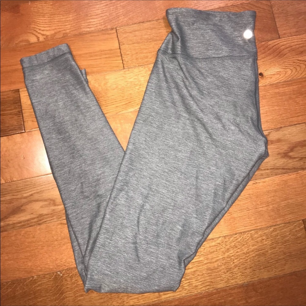 Size 8 lululemon winder under leggings